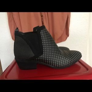 BetaBrand Size 7 Western Booties